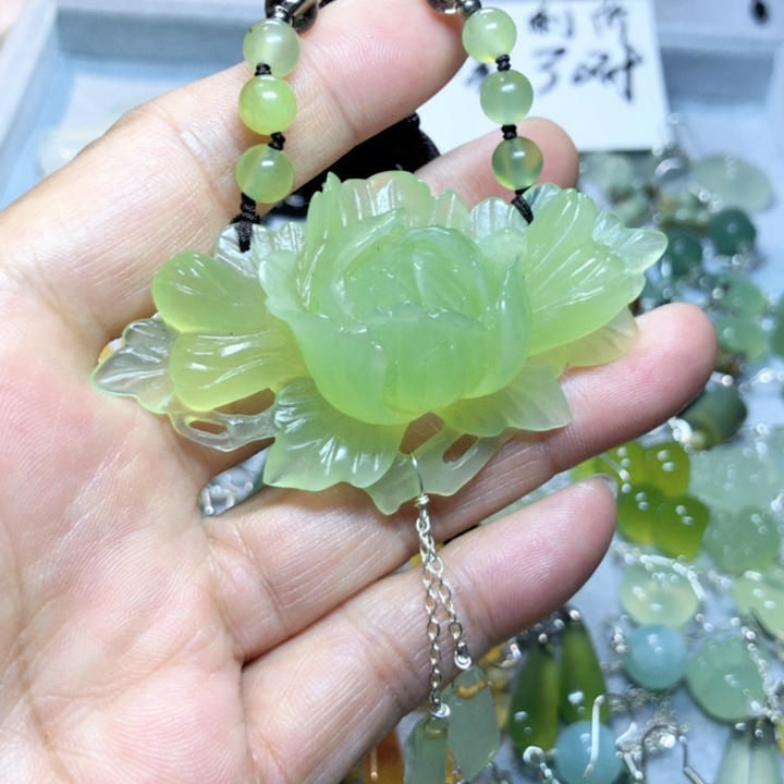【闪购商品】蛇纹石玉手牌未镶嵌