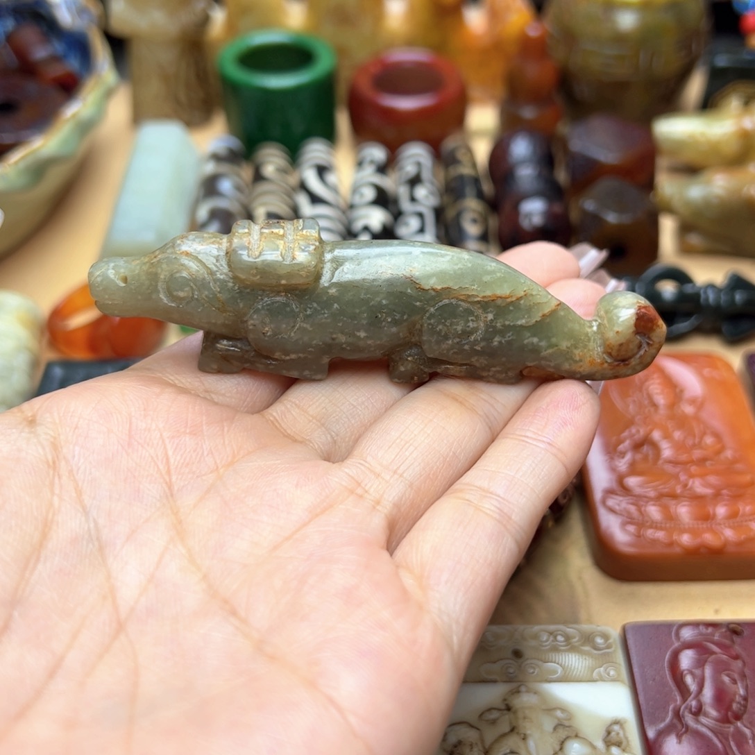 蛇纹石玉未镶嵌颈饰