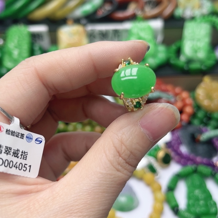 翡翠未镶嵌颈饰戒指66