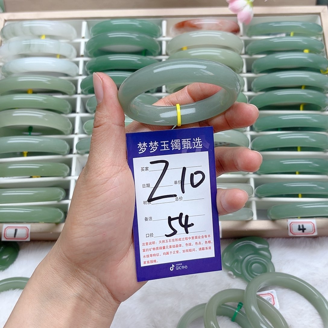 石英质玉手镯未镶嵌不**气