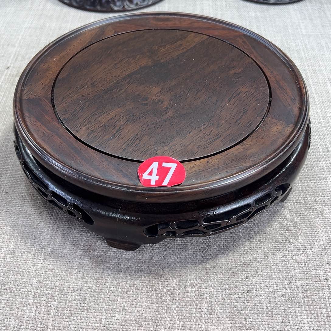 用***8红木底座精雕工艺品2个