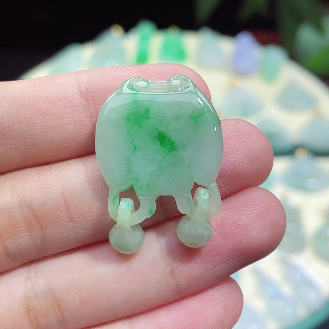 颈饰未镶嵌翡翠如意锁