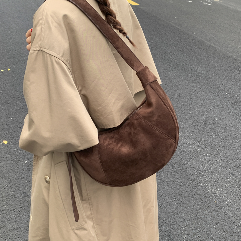 大容量饺子包包女式新款复古腋下包秋冬单肩斜挎包休闲通勤包