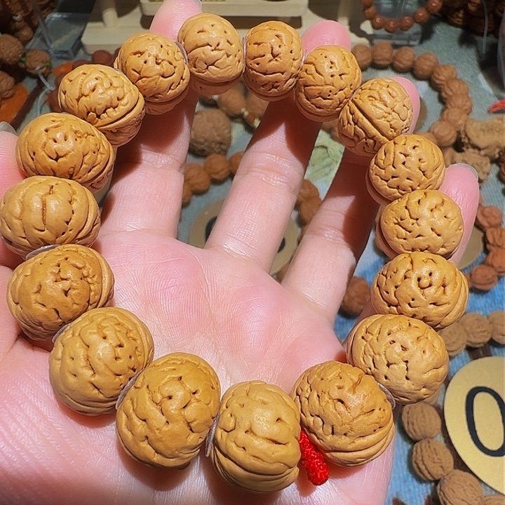 文玩核桃吊坠树王桃核磨盘纽扣