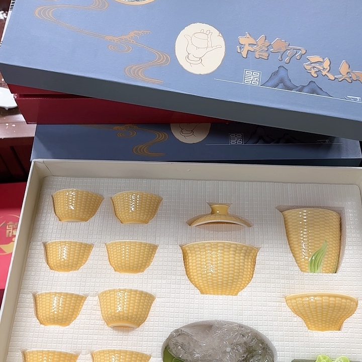 孤品茶具套装等。       