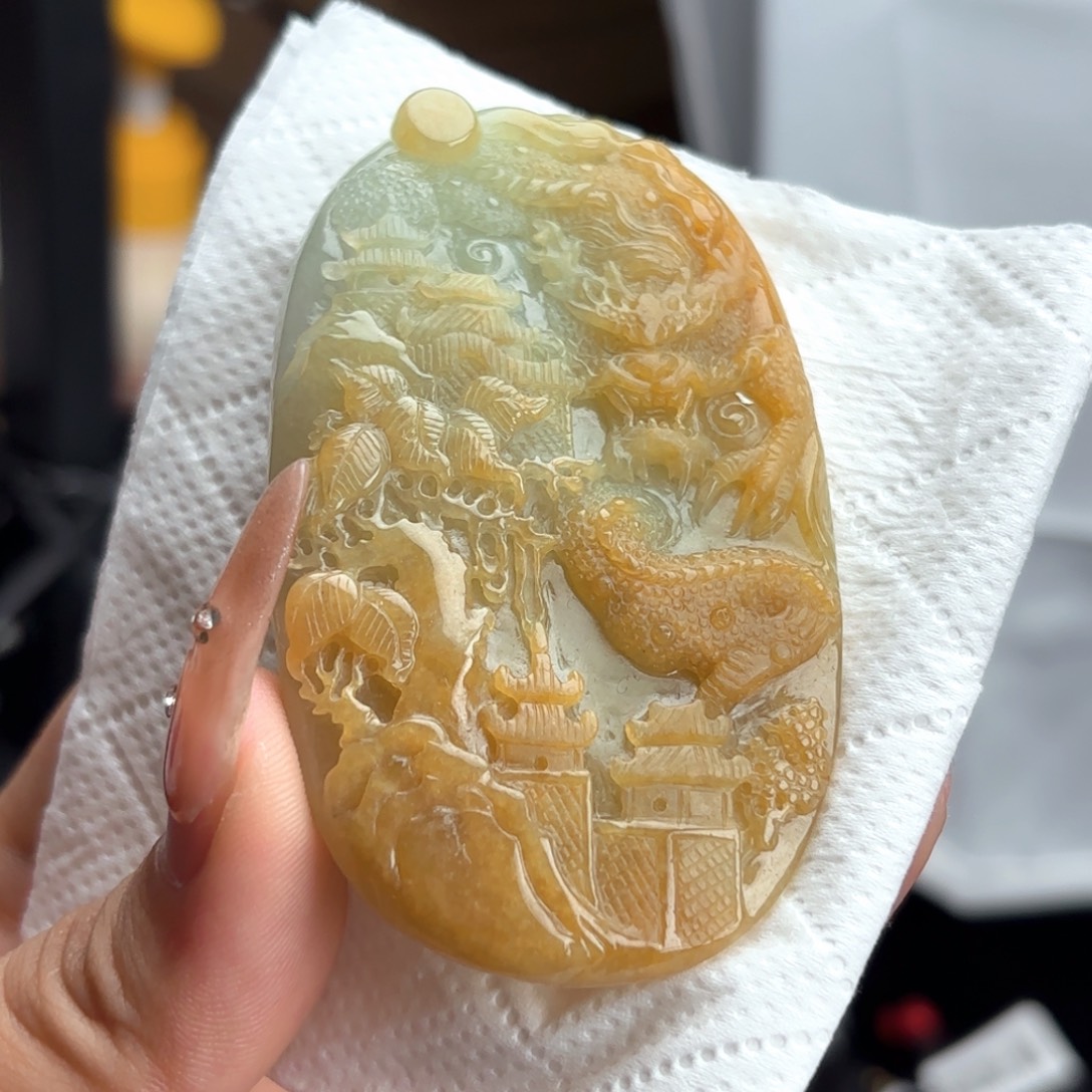 翡翠未镶嵌颈饰龙牌