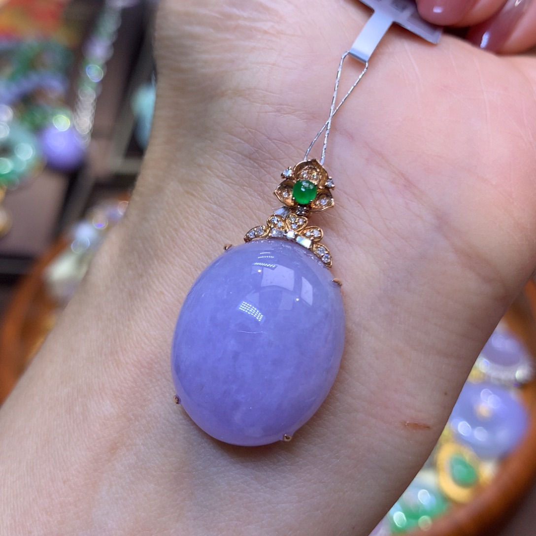 翡翠18K金镶嵌颈饰