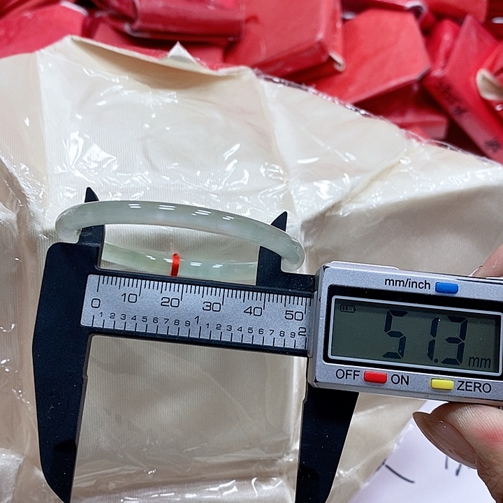 翡翠手镯未镶嵌132