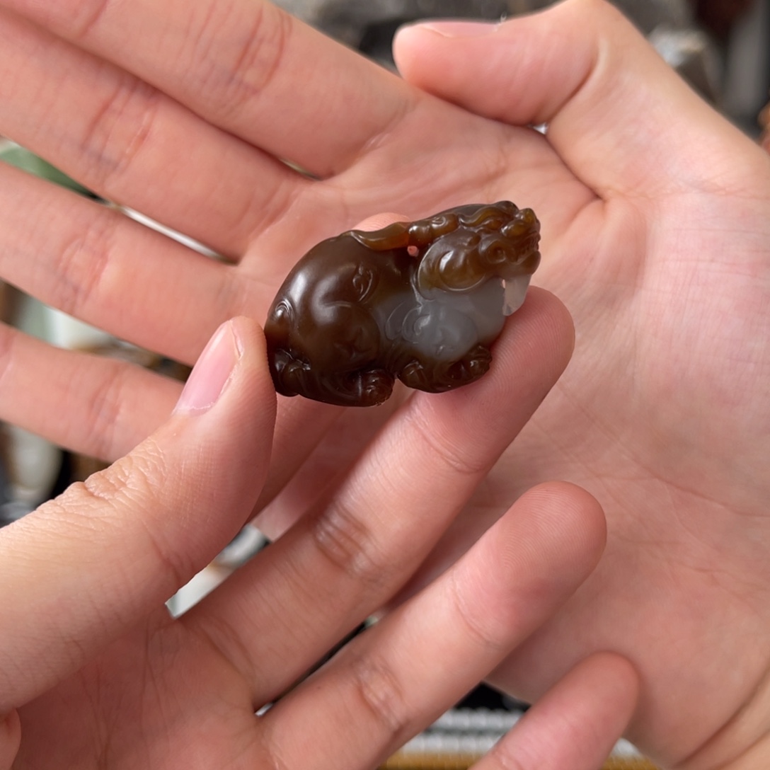 和田玉（糖玉）未镶嵌挂件金山糖白貔貅（21.2克）