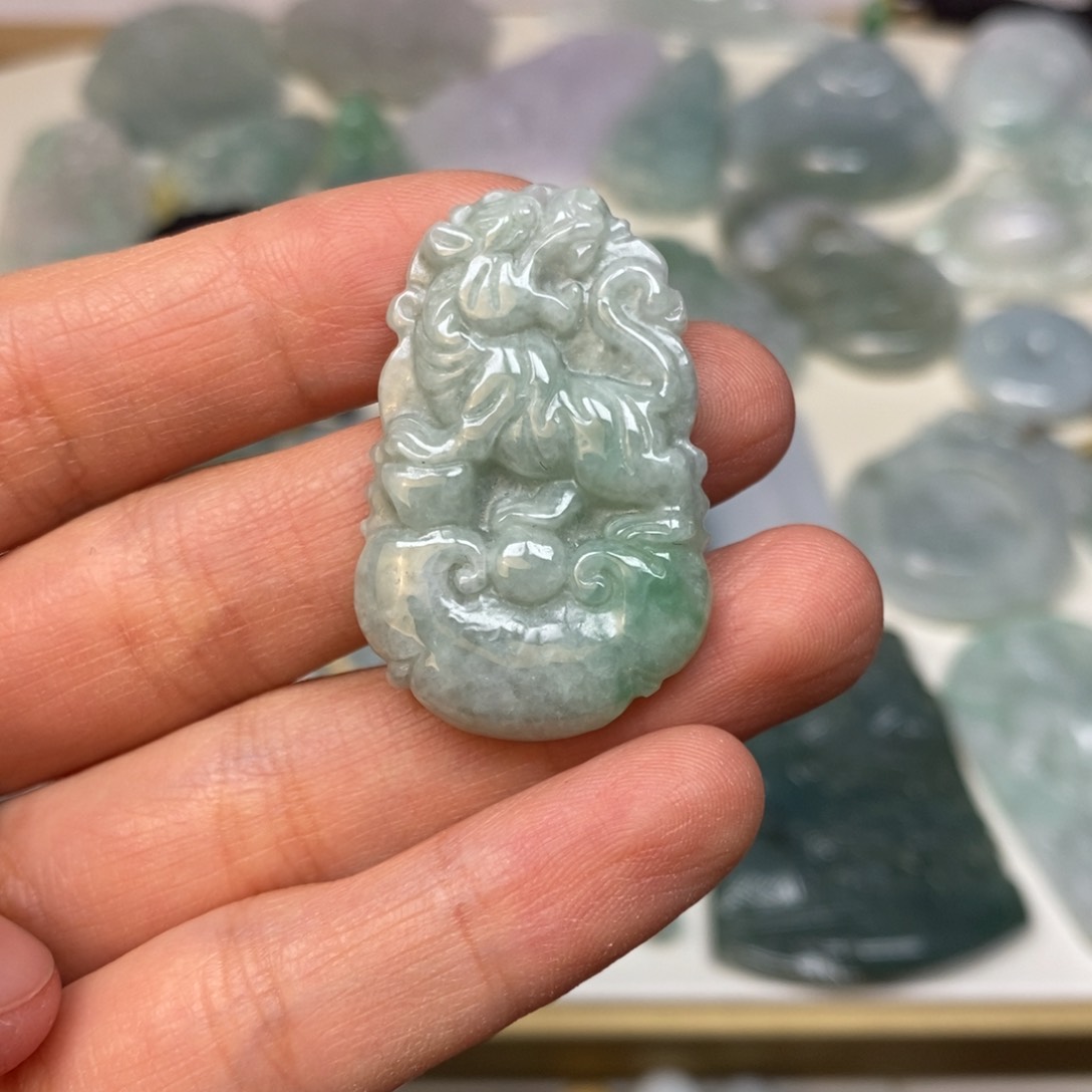 翡翠颈饰未镶嵌虎