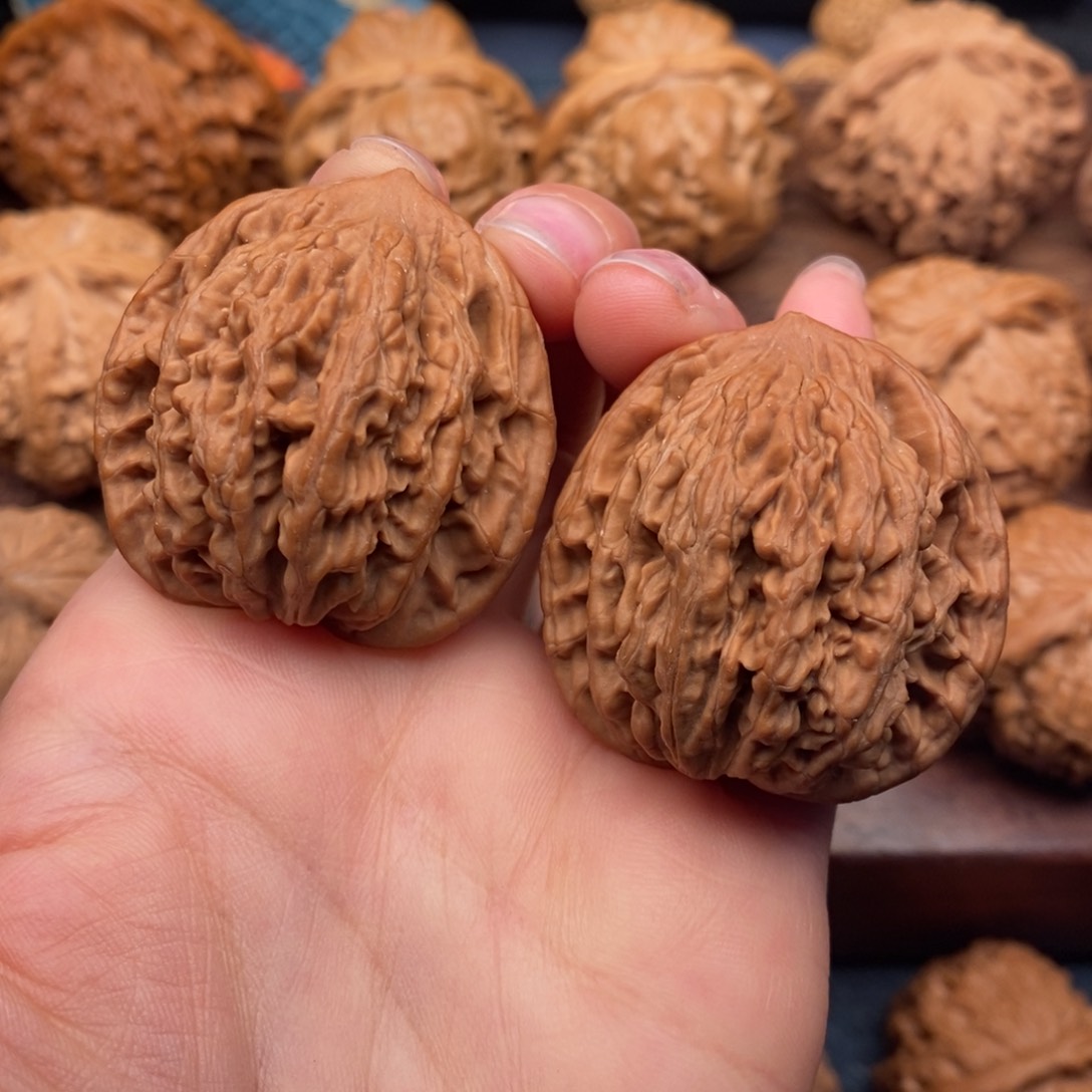 文玩核桃把件38全品，粗筋虎头