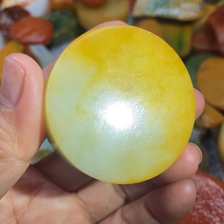 周***，翡翠未镶嵌颈饰缅甸