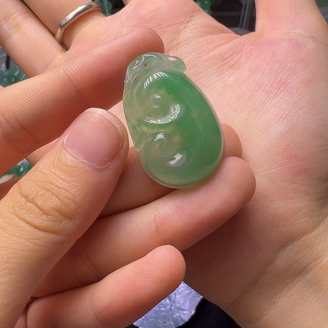 随***记石英质玉（非洲翠）未镶嵌颈饰