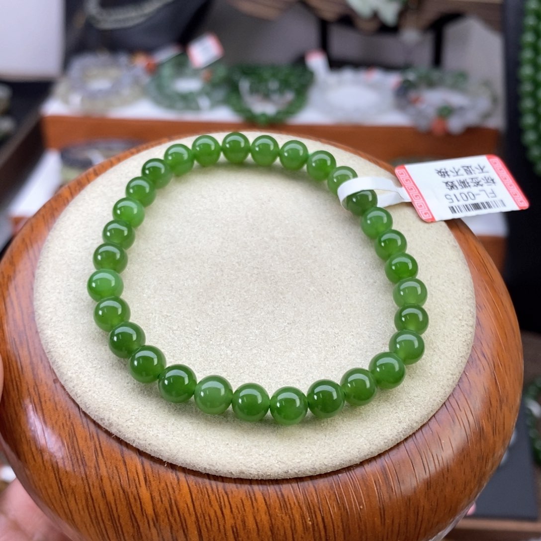 和田玉手串未镶嵌阳绿卡6