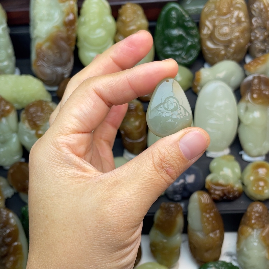 和田玉未镶嵌颈饰