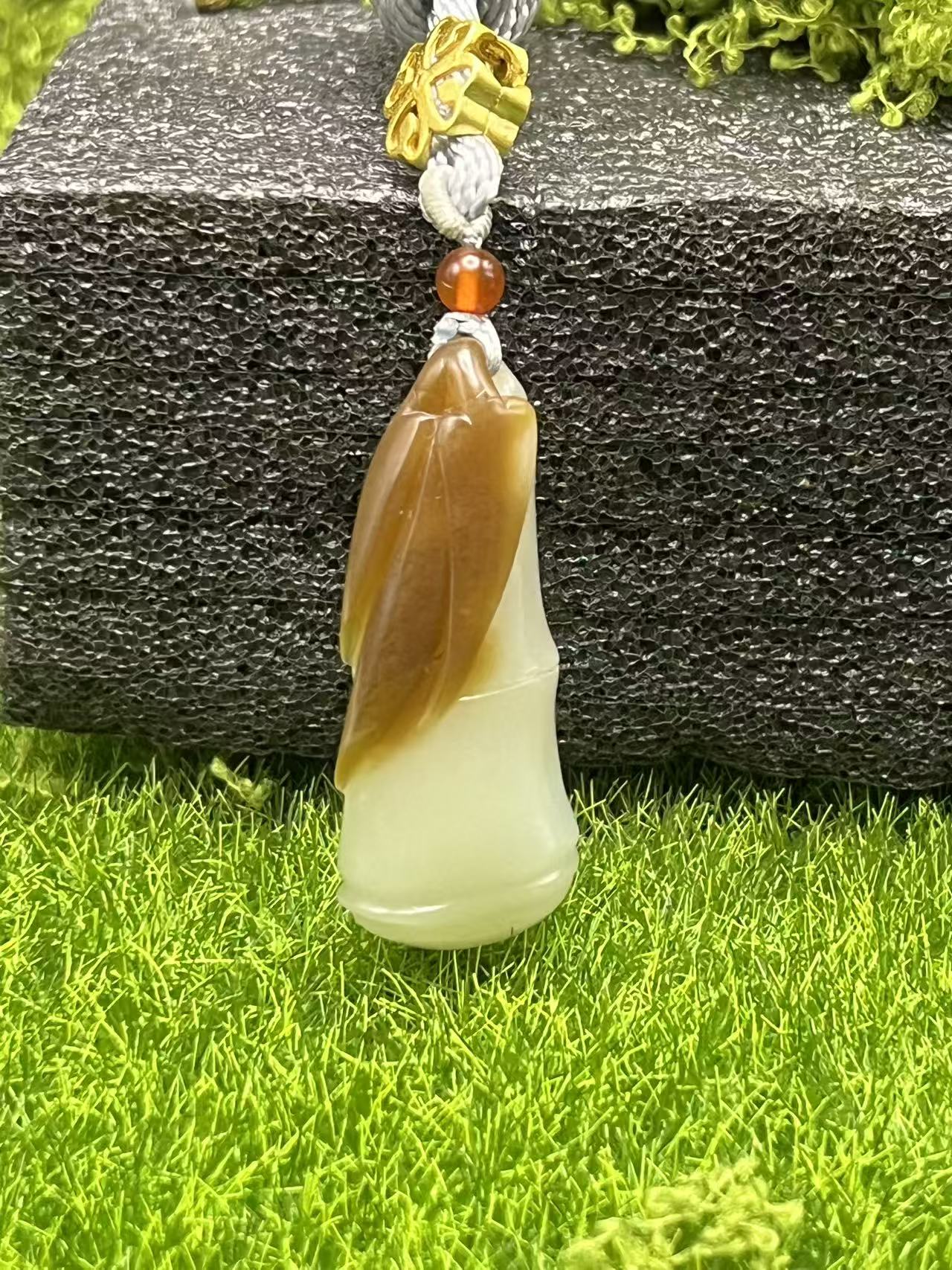 和田玉时尚糖白步步高升竹节吊坠