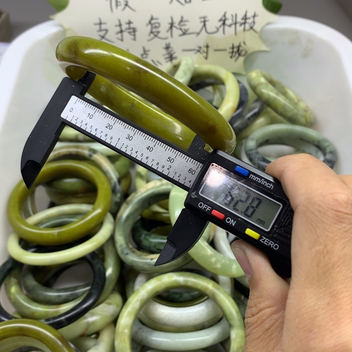 蛇纹石玉未镶嵌手镯27