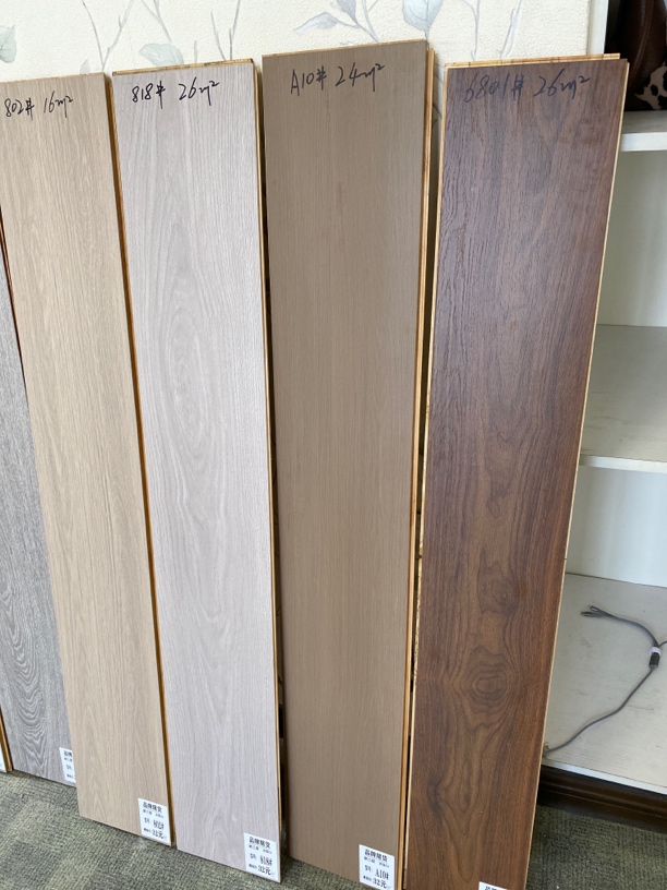 环保三层实木地板防水耐磨抗噪尾单地板