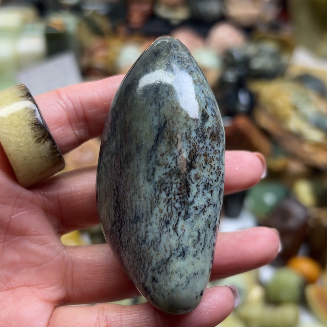 岫岩河磨玉（透闪石质玉）未镶嵌颈饰河磨玉手玩