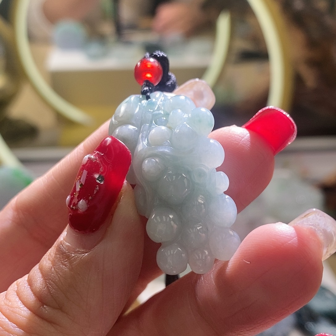 【闪购商品】翡翠颈饰未镶嵌葡萄