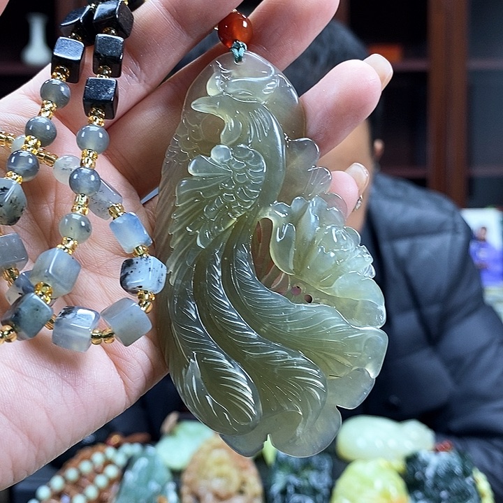 蛇纹石玉吊坠未镶嵌