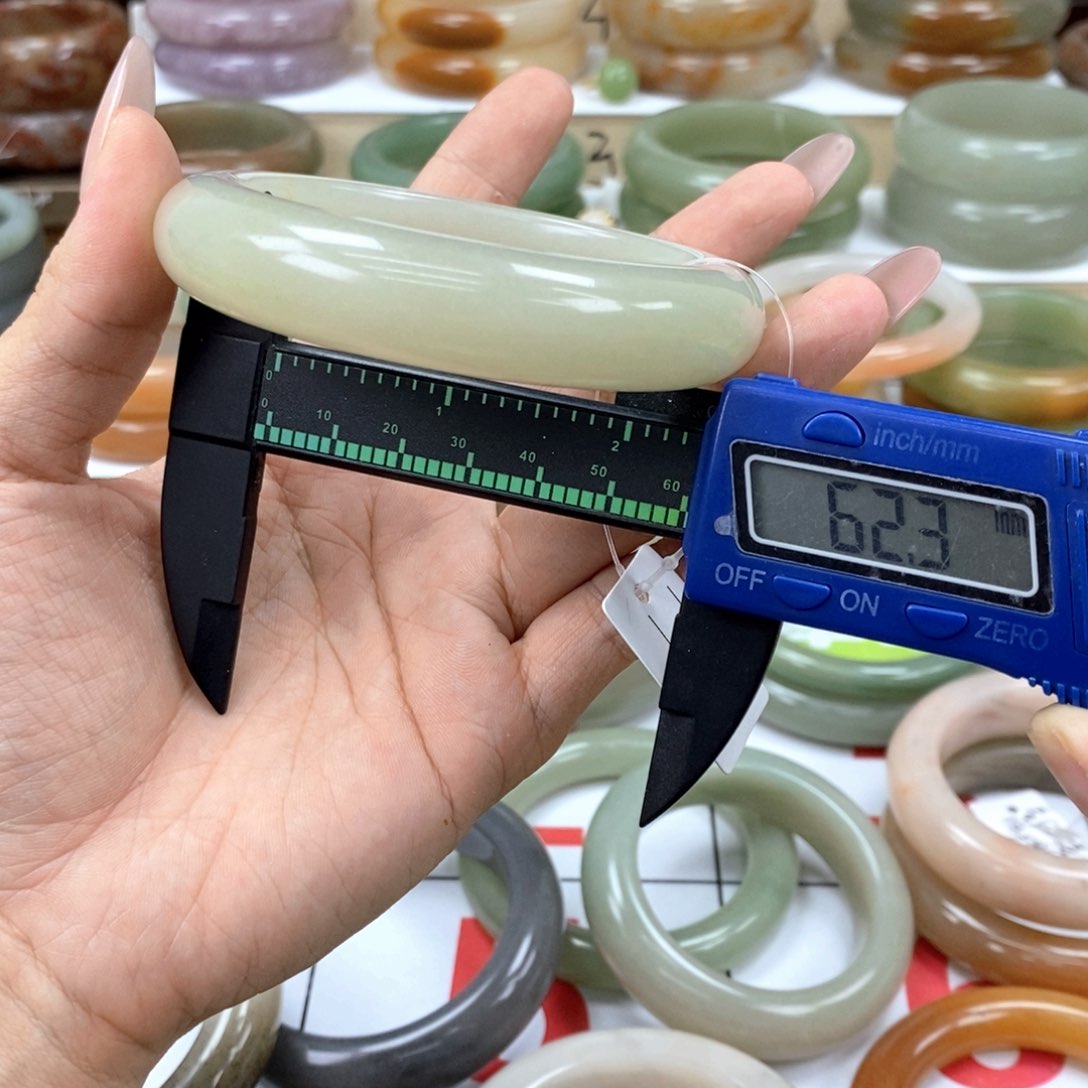 石英质玉手镯未镶嵌G****e