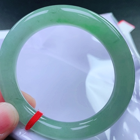 翡翠手镯未镶嵌翡翠手镯未镶嵌