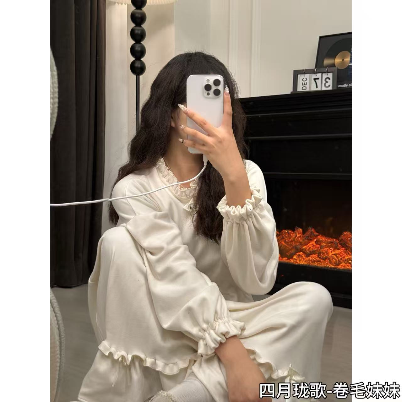 卷毛妹妹 秋冬季长袖白色百搭小众显瘦带收腰内搭打底连衣裙4164
