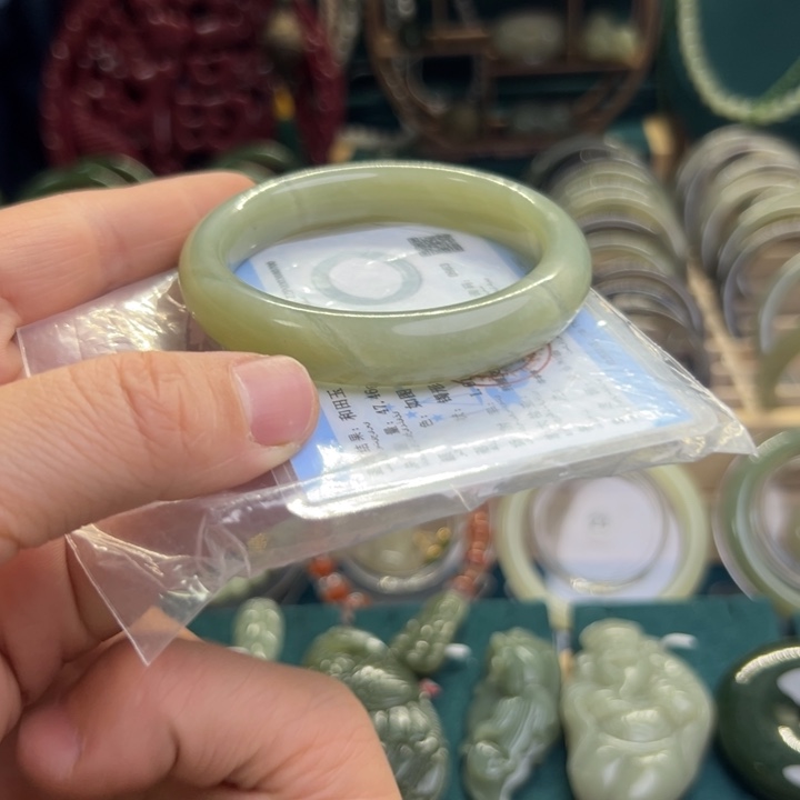 和田玉手镯未镶嵌54.1圈围80700