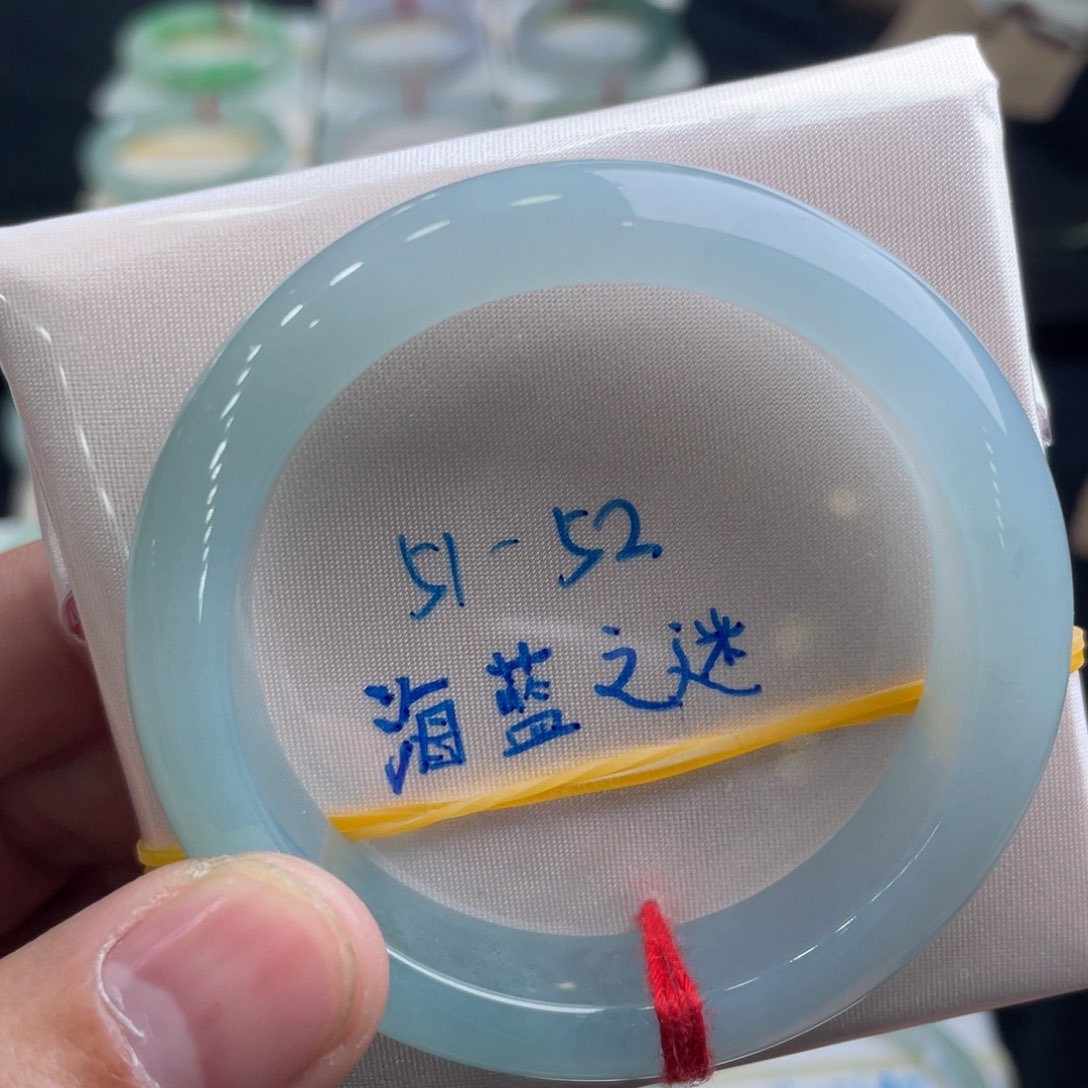 翡翠手镯未镶嵌翡翠手镯
