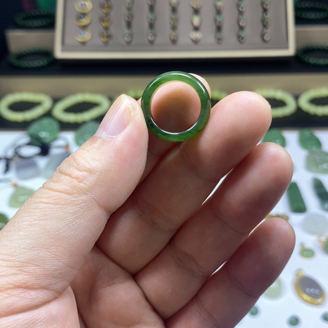 未镶嵌戒圈和田玉（碧玉）