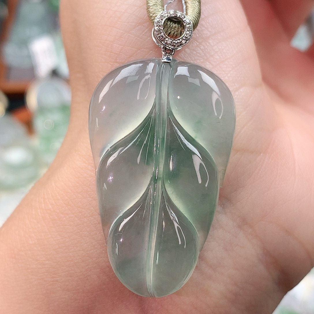 颈饰18K金镶嵌翡翠叶子