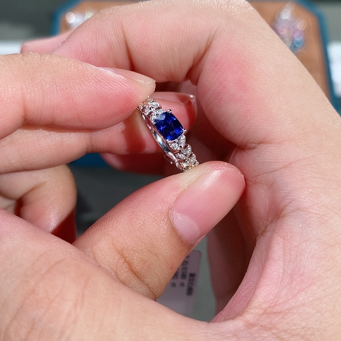 戒指蓝宝石18K金镶嵌0.58ct
