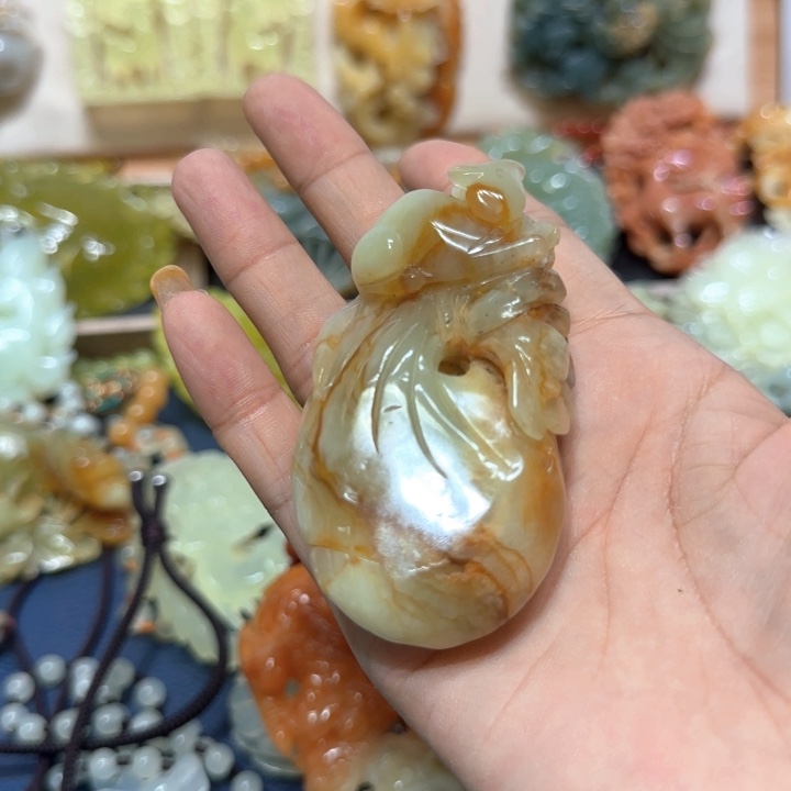 未镶嵌蛇纹石玉吊坠