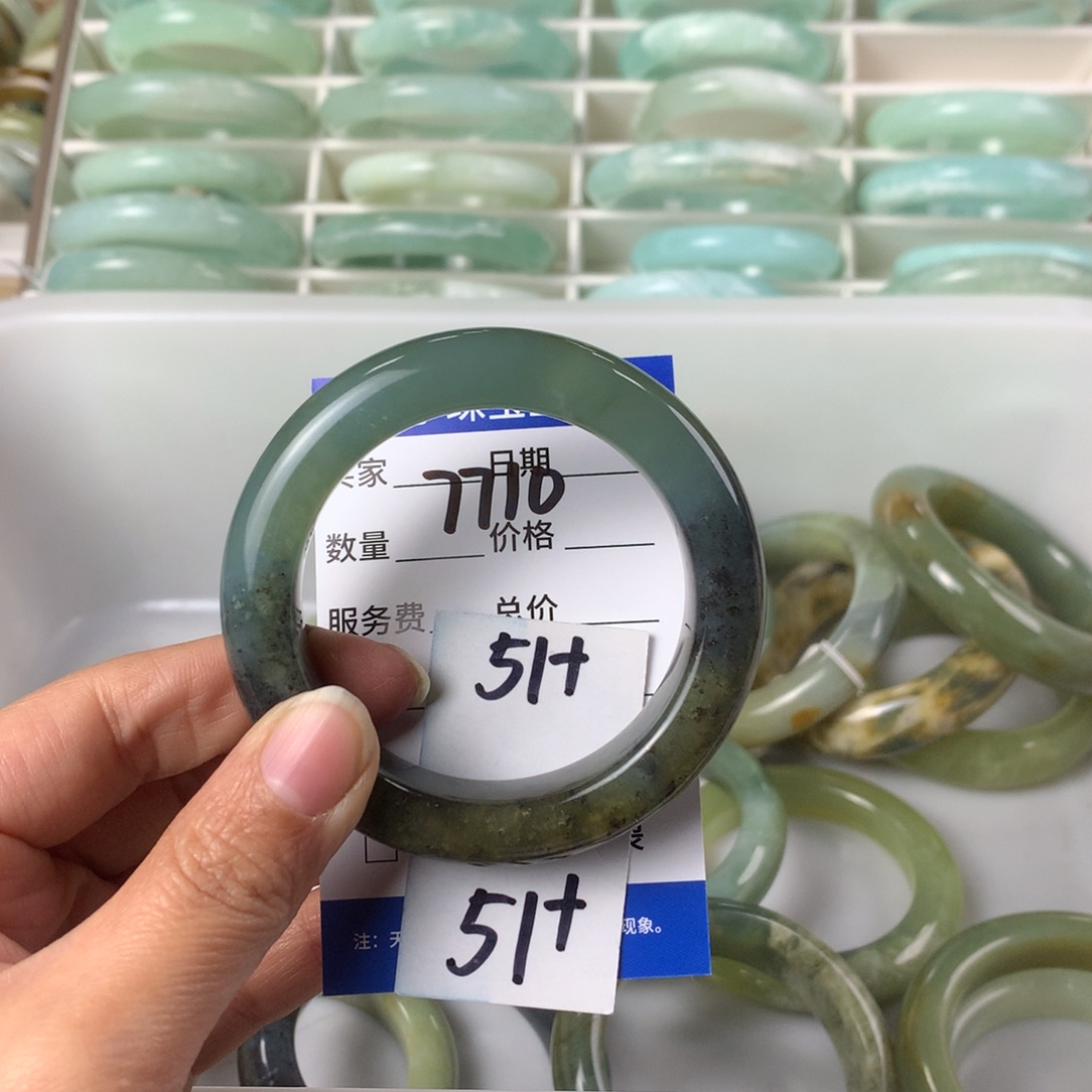 蛇纹石玉手镯未镶嵌7710