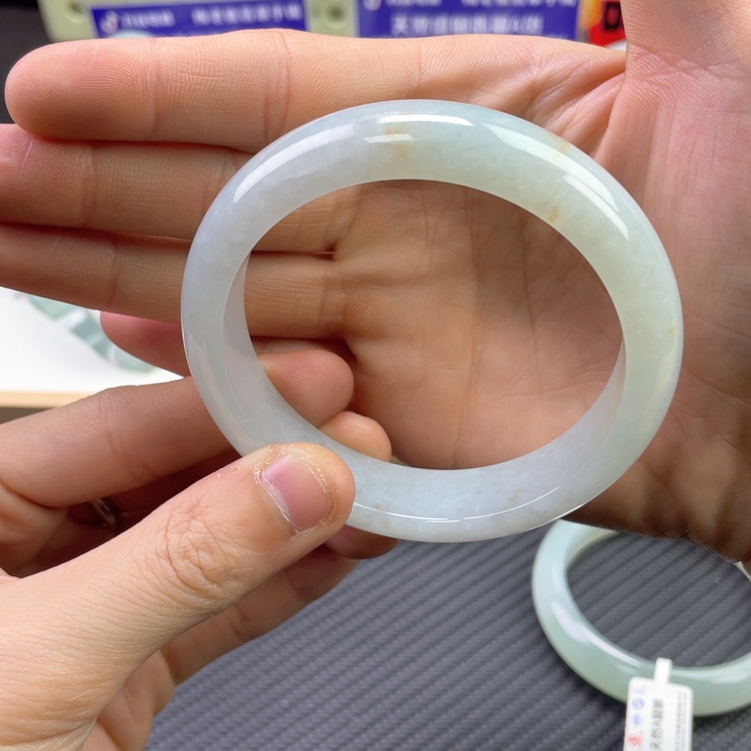 翡翠手镯未镶嵌天然缅甸a货翡翠手镯