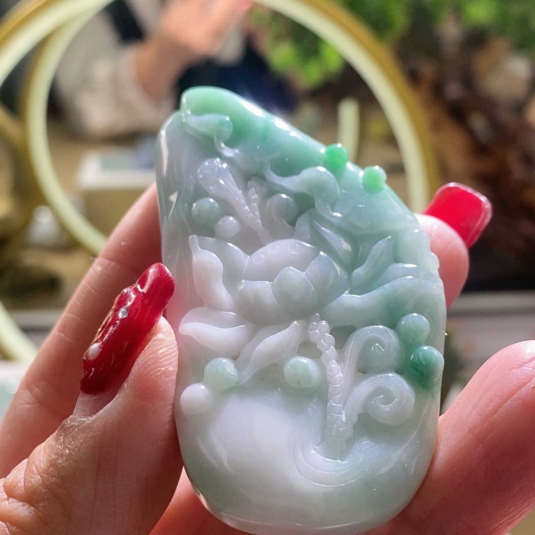 【闪购商品】翡翠颈饰未镶嵌花