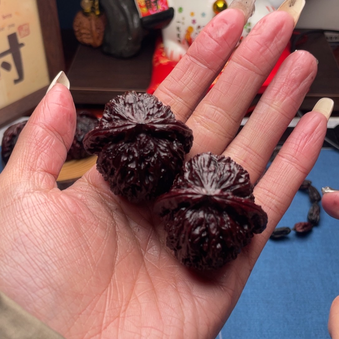 吊坠文玩核桃酒红狮子