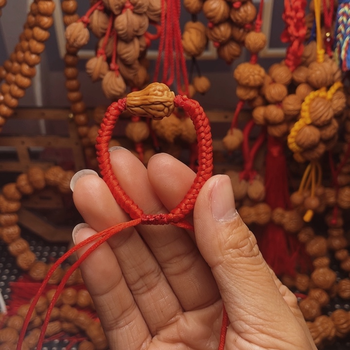 木质类龙纹桃枭挂件