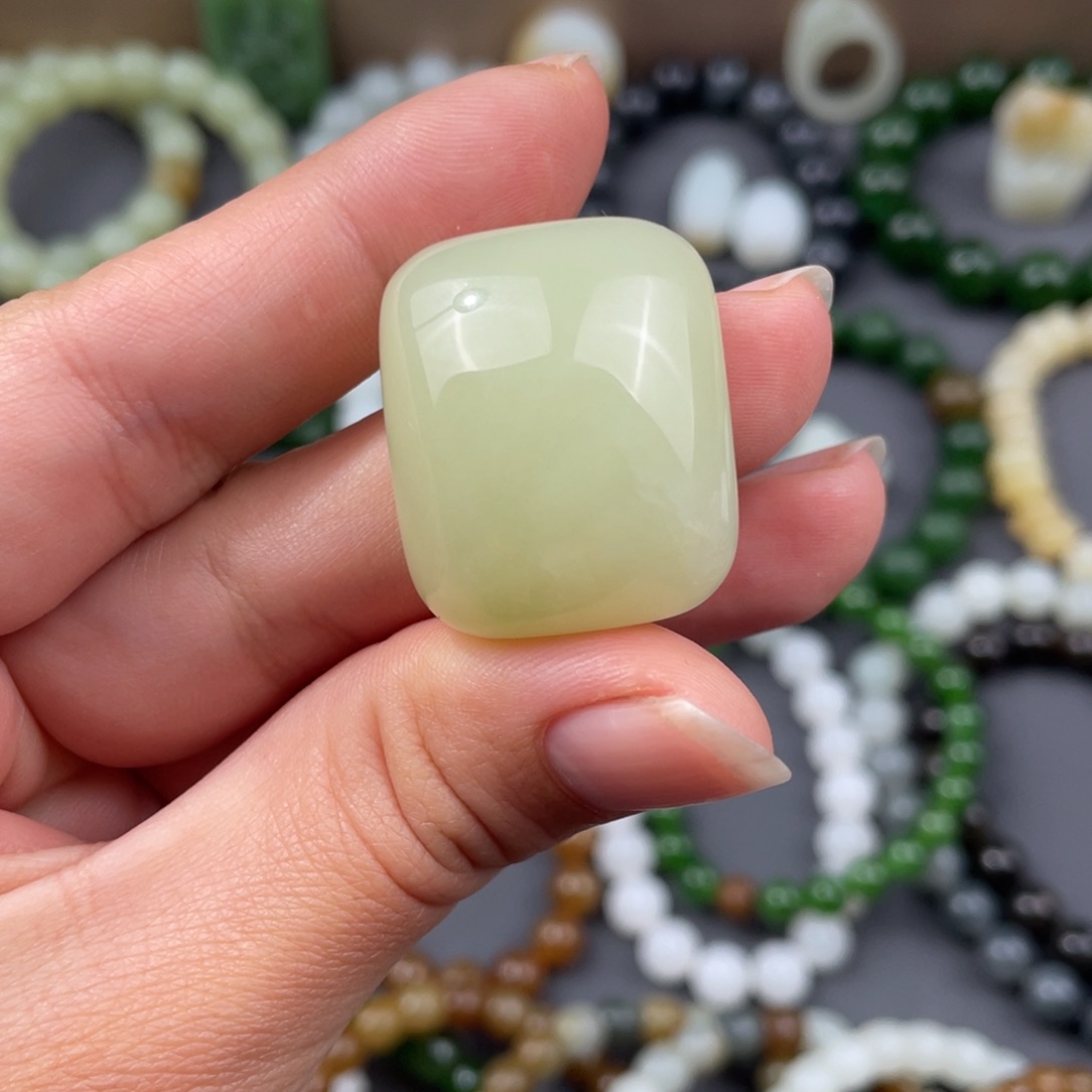 和田玉吊坠未镶嵌