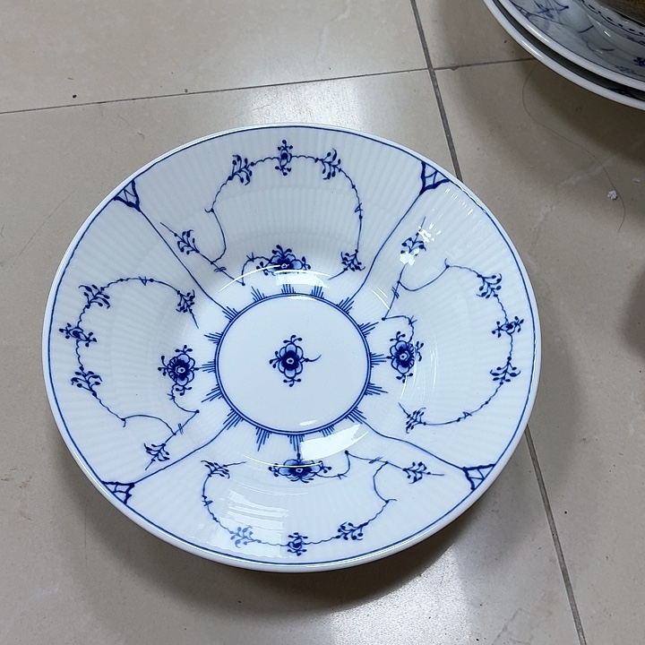 闪****8.5寸深碗唐草。      