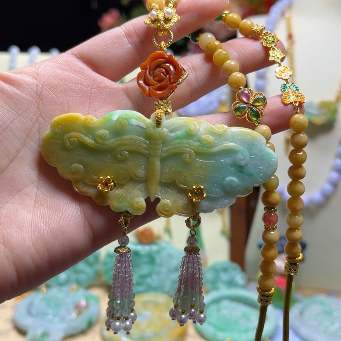 翡翠颈饰未镶嵌天然翡翠