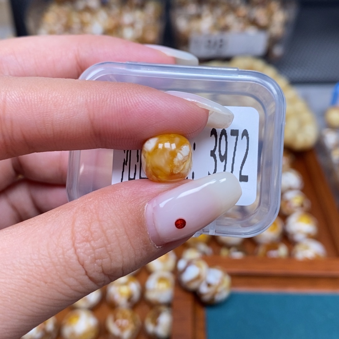 蜜蜡未镶嵌珠宝奇石3972