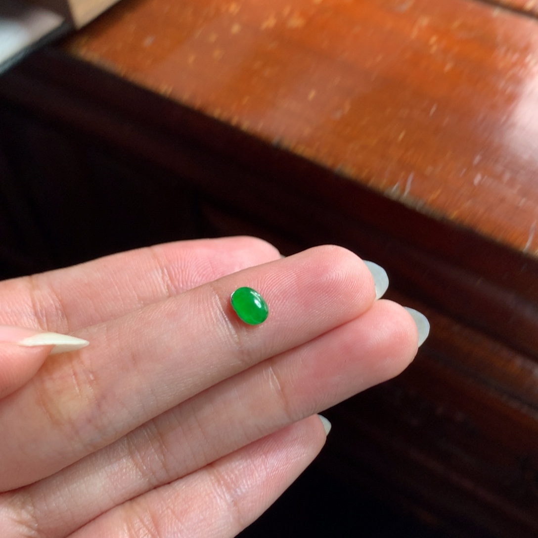 翡翠未镶嵌颈饰缅料绿蛋