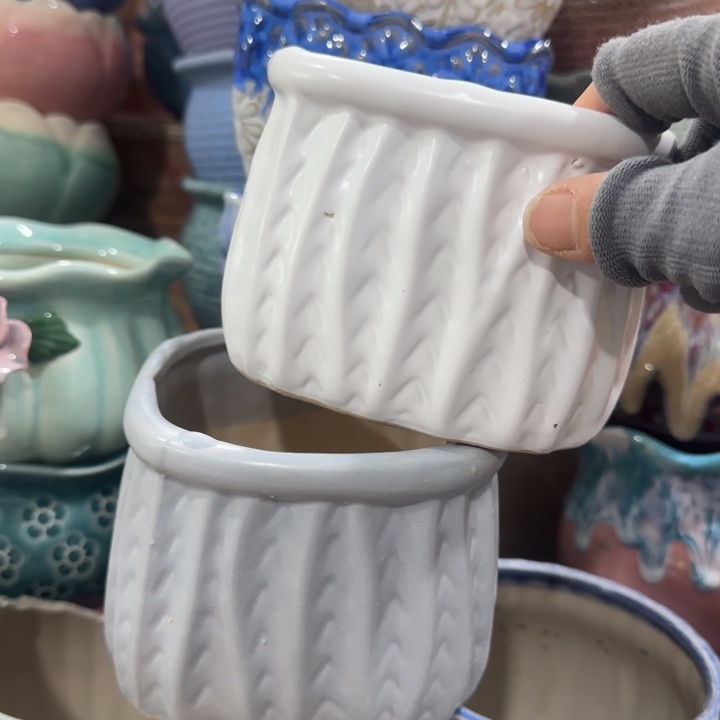 凑9块包邮，有孔，陶瓷花盆