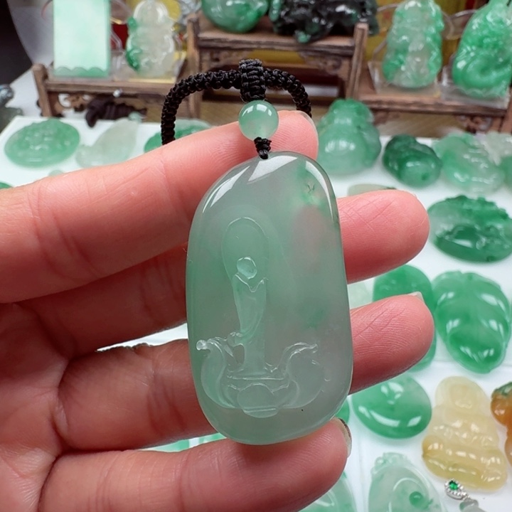 颈饰未镶嵌石英质玉