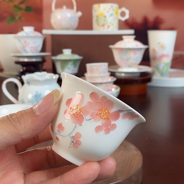 梅花釉下手绘品茗杯