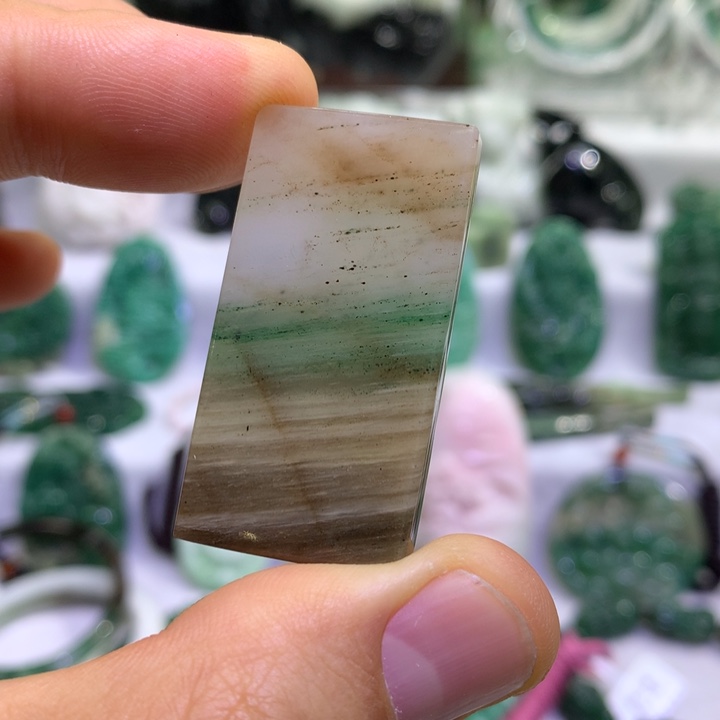 独山玉未镶嵌颈饰