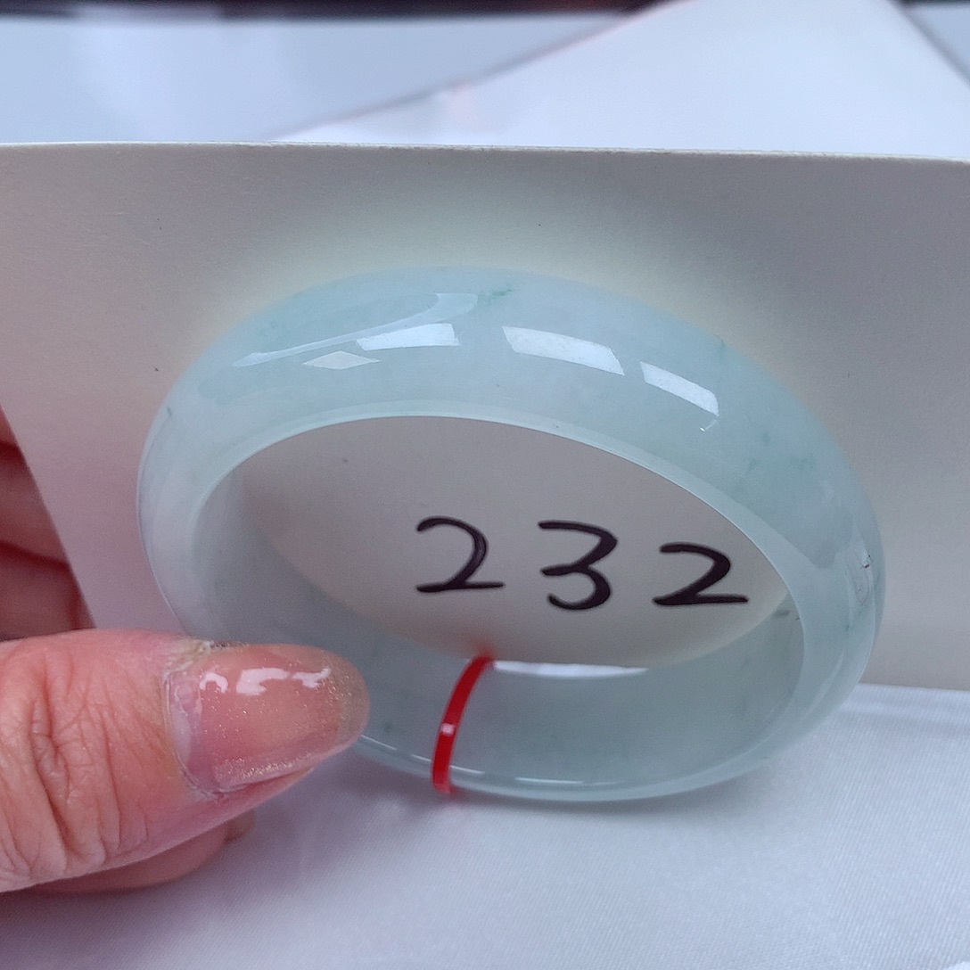 翡翠手镯未镶嵌翡翠