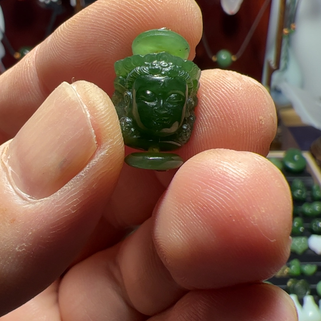 那***凶和田玉（碧玉）未镶嵌颈饰